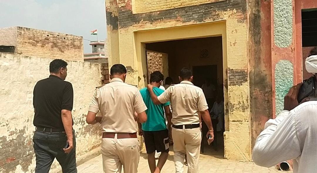 Three youths arrested while intoxicated in village Rupawas, chitta recovered