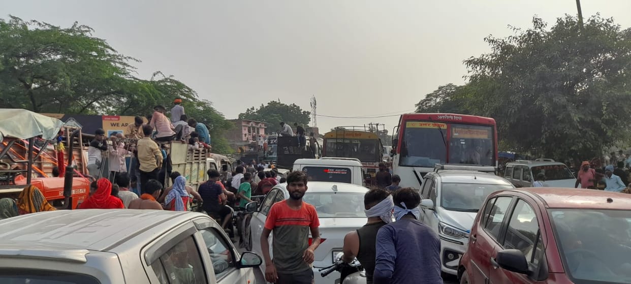 Changed gate on barrage, traffic affected