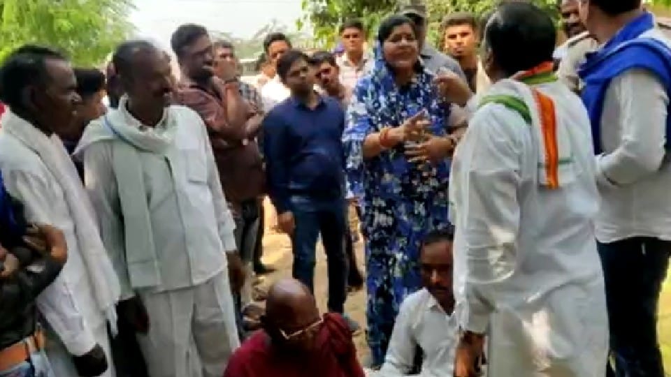 MP News: A heated argument between Imarti Devi and Congress MLA