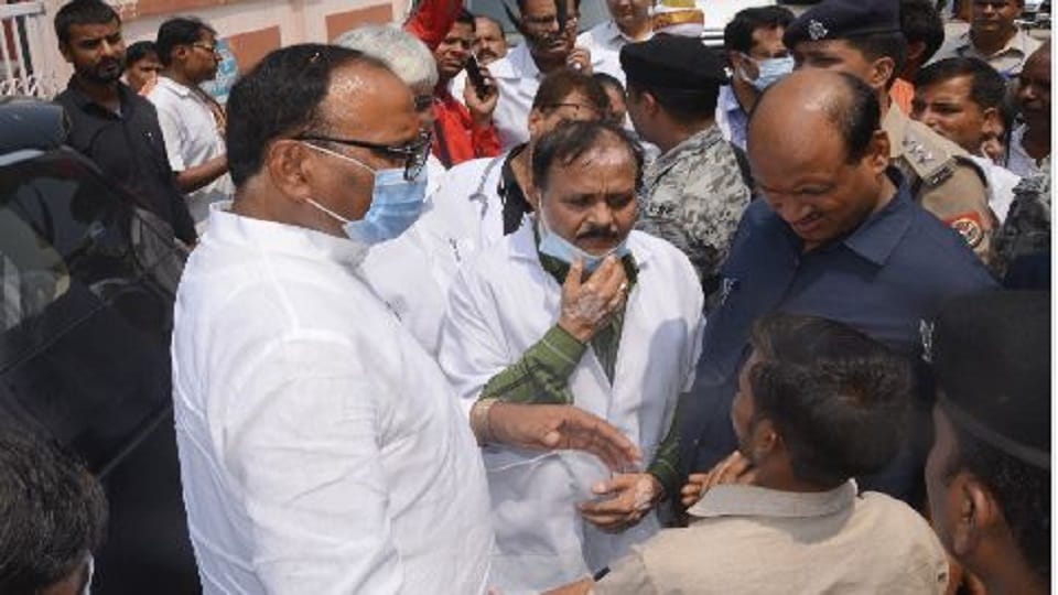 Man complains to Deputy CM about wife getting pregnant again after sterilization in Firozabad