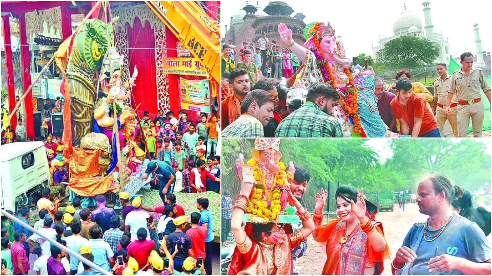 devotees immerse Lord Ganesha on the banks of Yamuna in Agra
