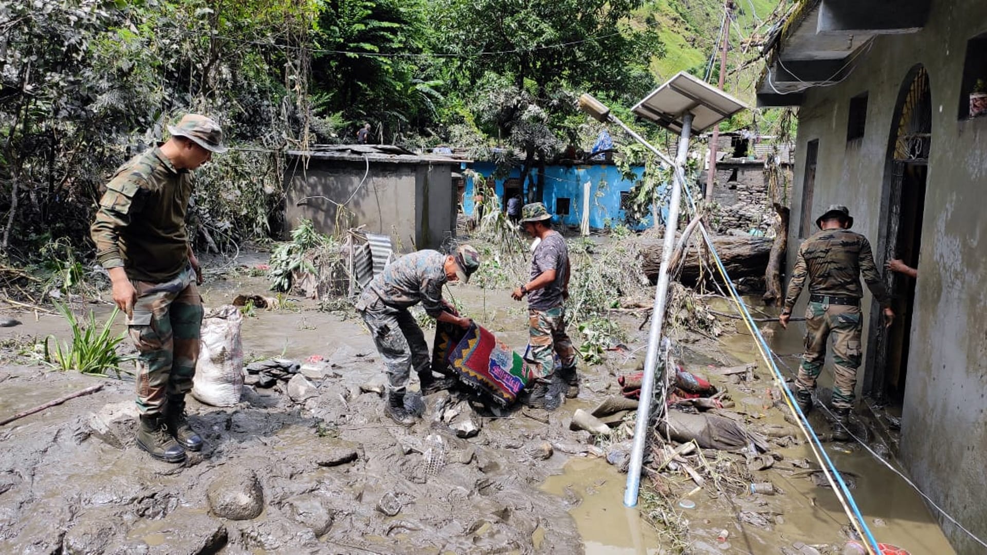 Weather Heavy rains landslides in Uttarakhand cloud burst in Pithoragarh Death rescue helicopter CM Dhami
