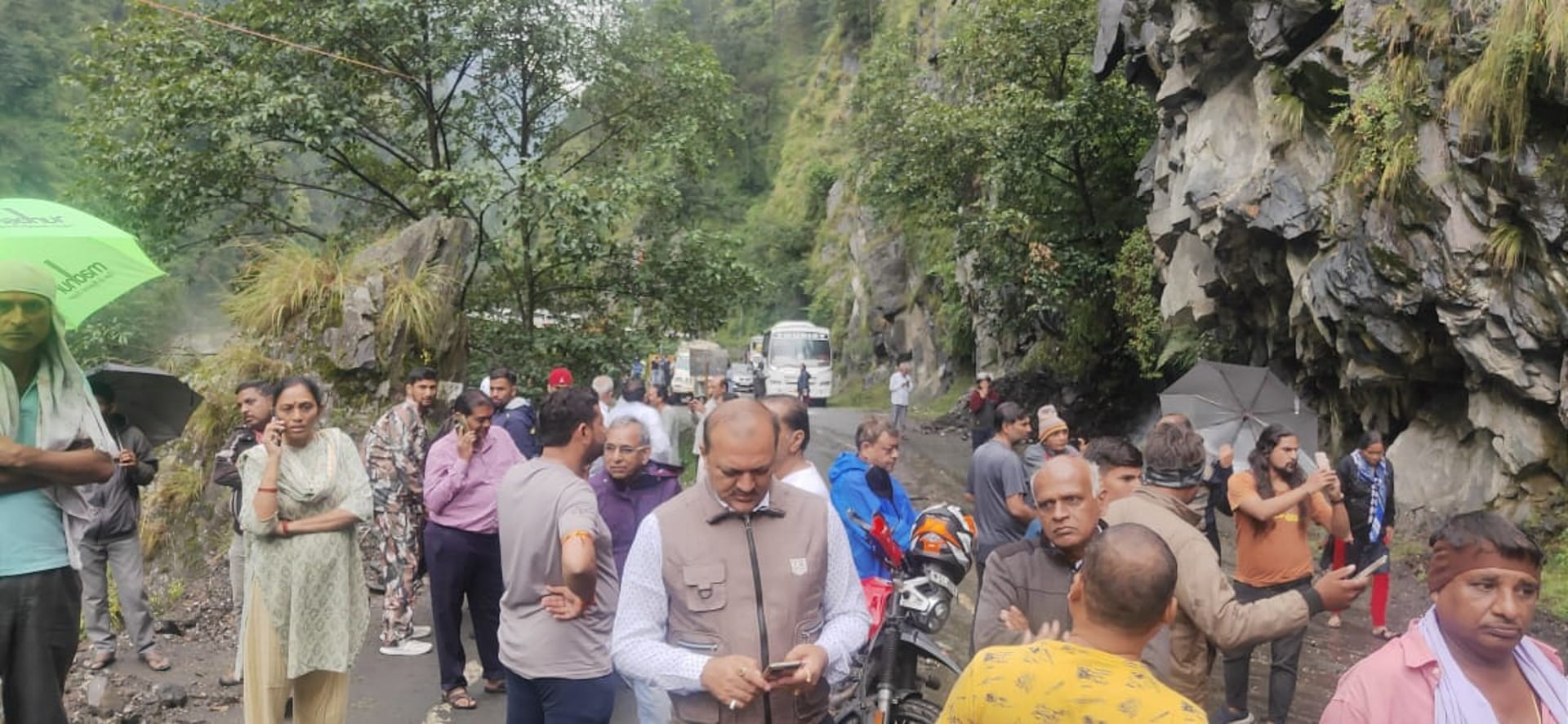 Uttarakhand weather Woman dies debris due to landslide Rudraprayag Highway heavy rain pithoragarh