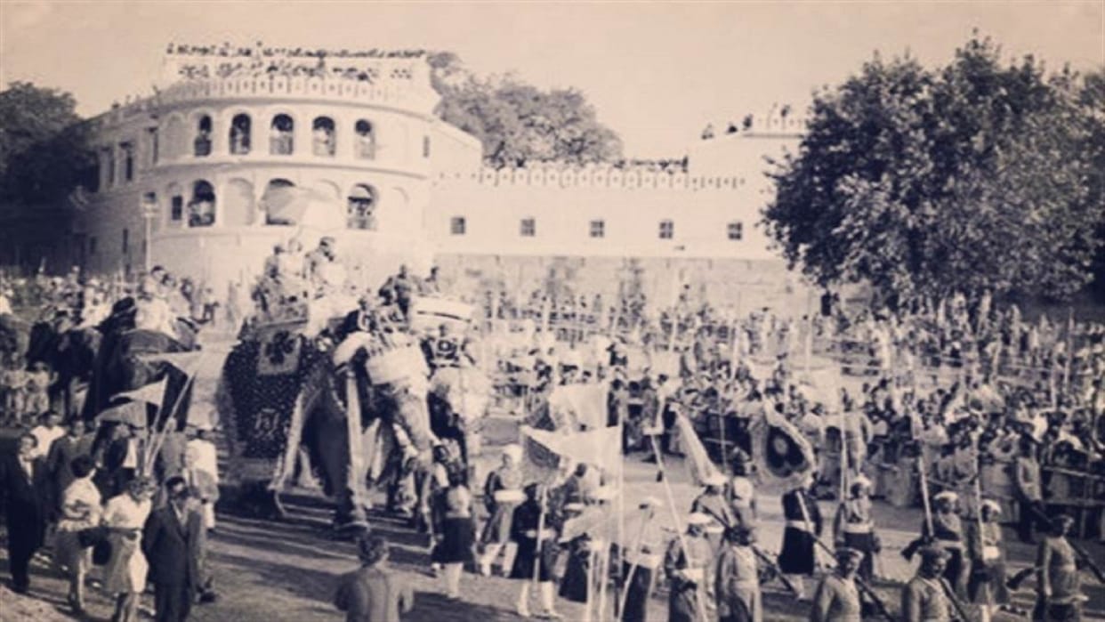 Bentley car ride of Queen of Britain is still safe in Ramnagar Fort