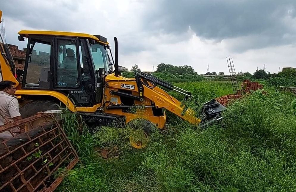 Operation Prahar In Mau administration run bulldozers four close relatives of Mukhtar ansari