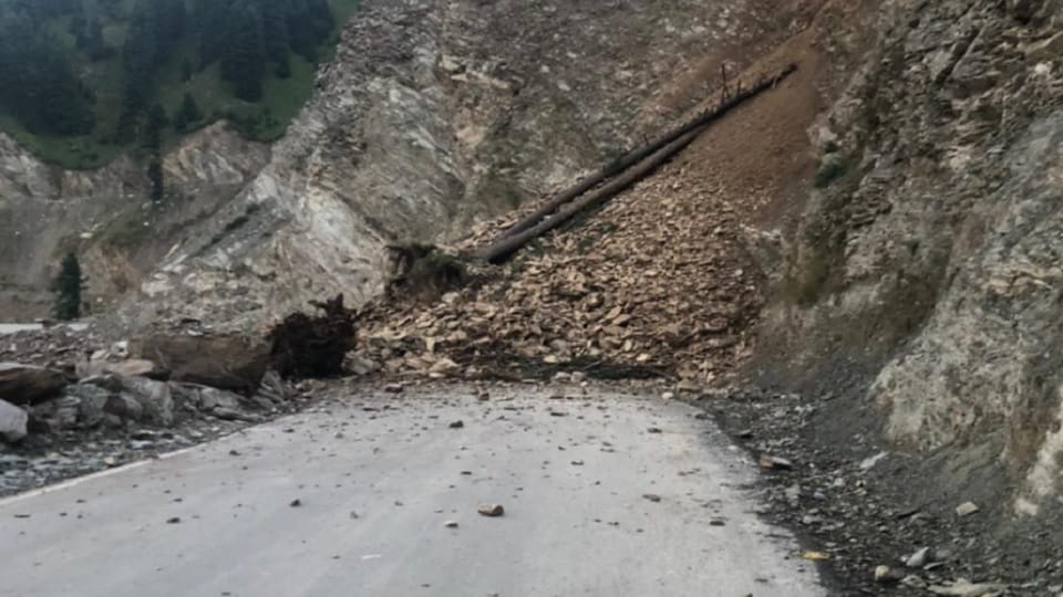 Mughal road closed due to heavy rain in Jammu division, helicopter service affected in Vaishno Devi