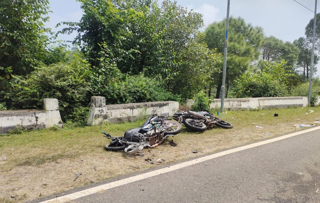 one boy died and three injured in two bike accident in kahan village saranha sirmaur