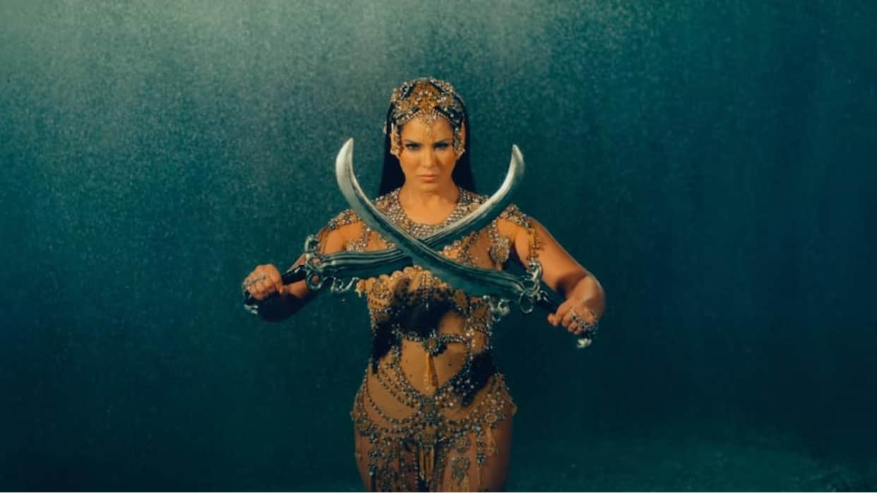 Oh My Ghost Sunny Leone South debut film Teaser out, actress looks fearless and bold as a queen
