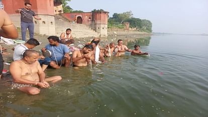 Pitru Paksha 2023: आज से हो रही है पितृपक्ष की शुरुआत, जानें तर्पण विधि और श्राद्ध पक्ष की तिथियां Pitru Paksha 2023 Start Date Tarpan Vidhi Mantra Pind Daan Puja Samagari And Shradh Niyam In Hindi