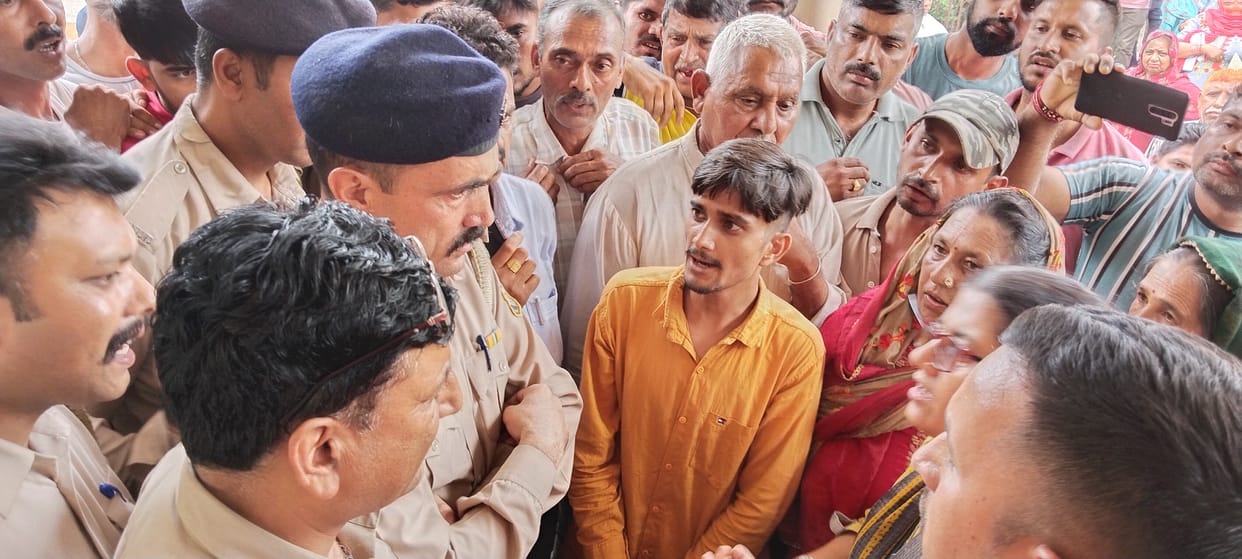 People enraged by the deadly attack on Rachiyalu's youth, gheraoed the police station