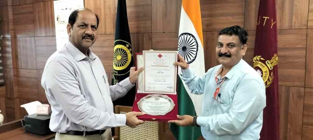 Governor honored the Deputy Commissioner