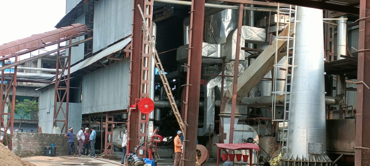 Kanpur Dehat: Fire broke out in the boiler of a plastic thread factory located in Raipur, the workers worked hard to extinguish it