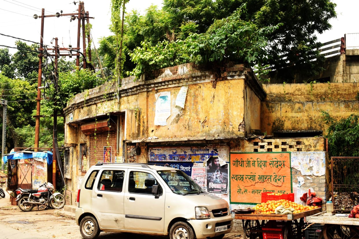 Attention 65 buildings of the city can collapse anytime