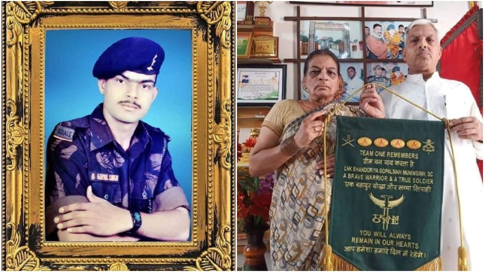parents of martyr return shaurya chakra sent by courier in Agra
