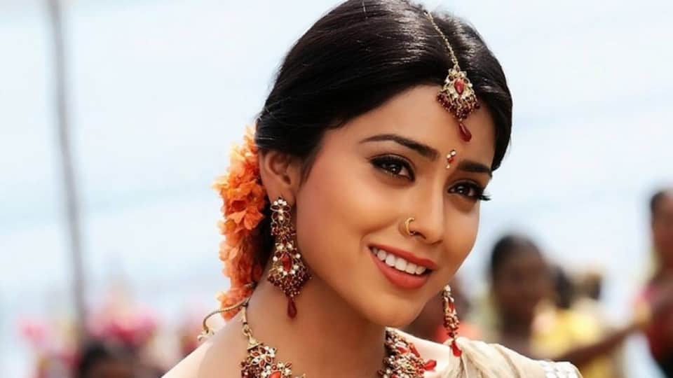Shriya saran birthday special Know about her acting career and controversies actress worked with rajinikanth