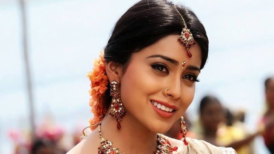 Shriya saran birthday special Know about her acting career and controversies actress worked with rajinikanth