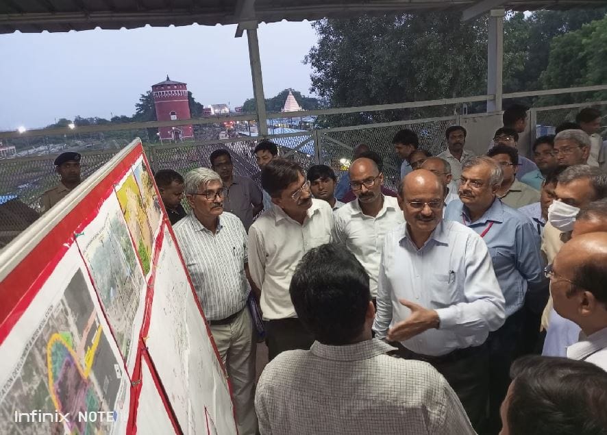 Second double decker bridge build soon in Banaras Raj Ghat, Northern Railway GM saw the map
