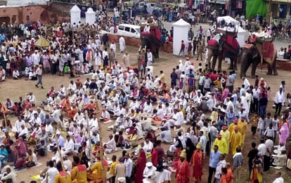 Ramnagar Ki Ramlila second day lord rama born in Ayodhya resonated with Manas Chaupai
