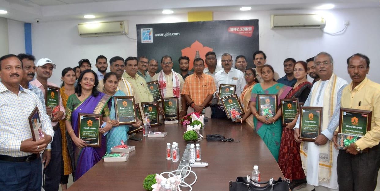 Amar Ujala teacher best award varanasi Commissioner Deepak Agarwal online education