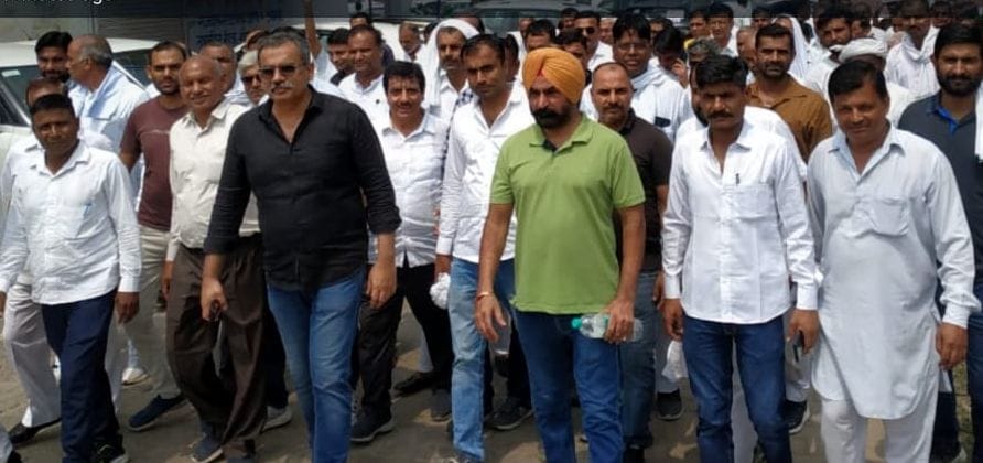 Arhtiyas and bookkeepers put on strike, the work of mandis stalled