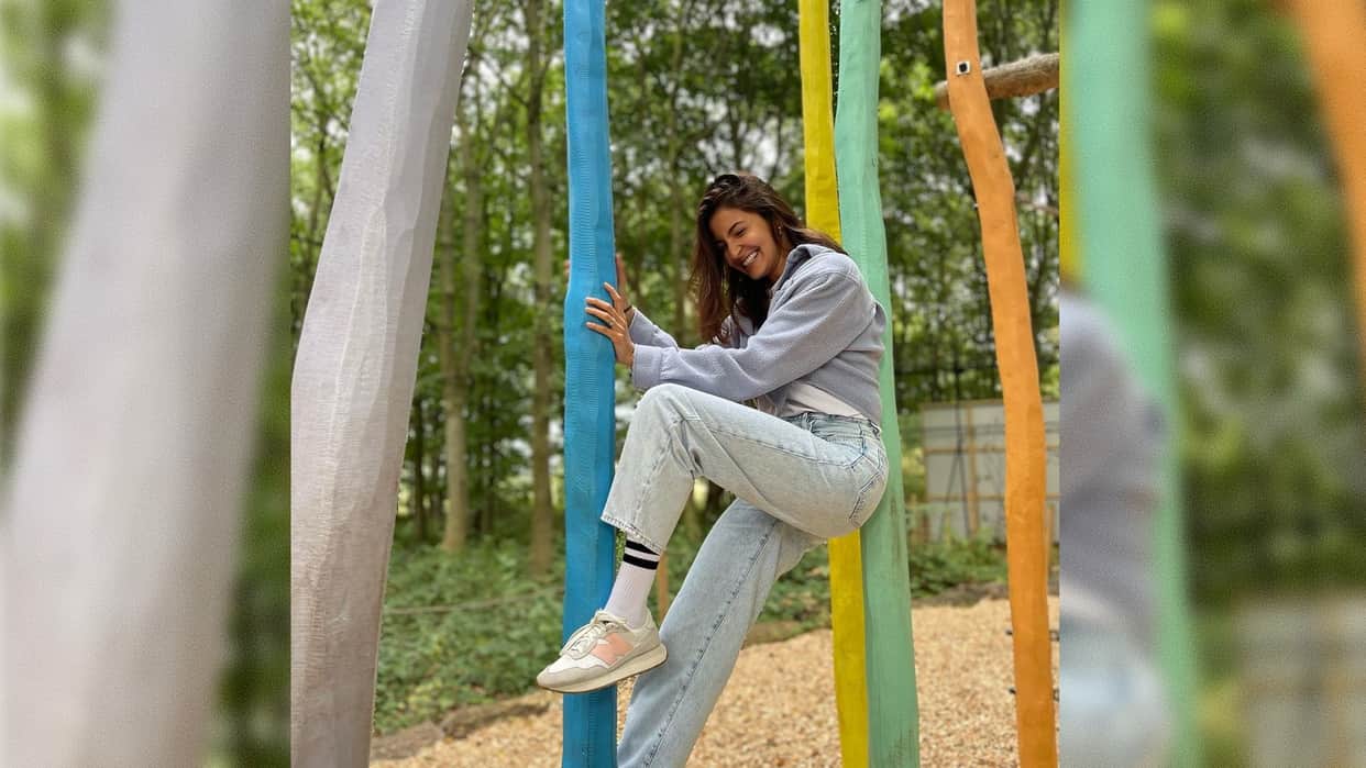 Chakda Xpress actress anushka sharma show her goofy side as she takes daughter vamika to a park in uk