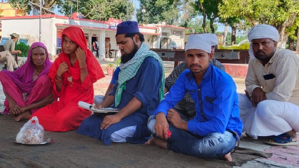 A muslim couple married in thana in Bahraich.
