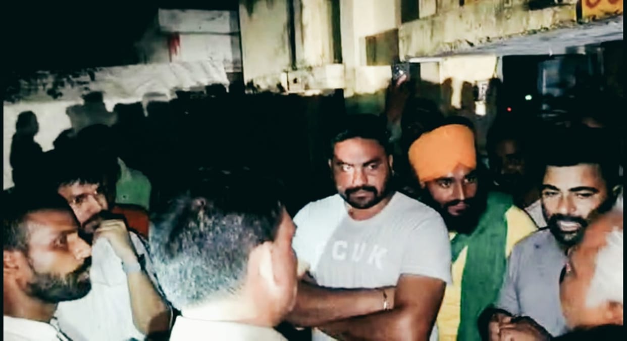 Angry villagers closed the feeder, one and a half hour supply stalled