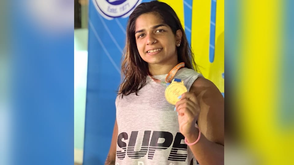 Amazing of Golden Girl... by winning the gold medal in 100m breast stroke again made a record