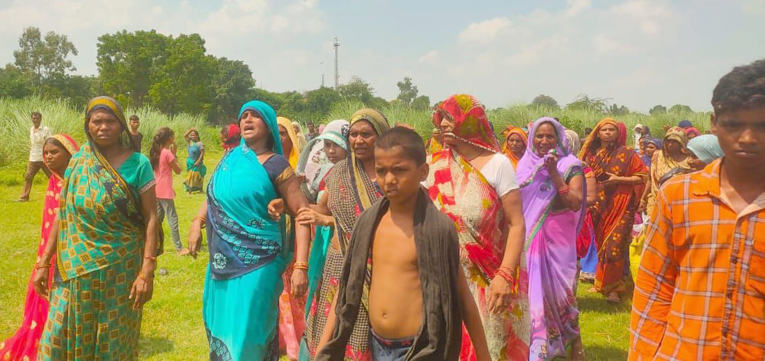 Youth immersed in Ganga during idol immersion, dead body found