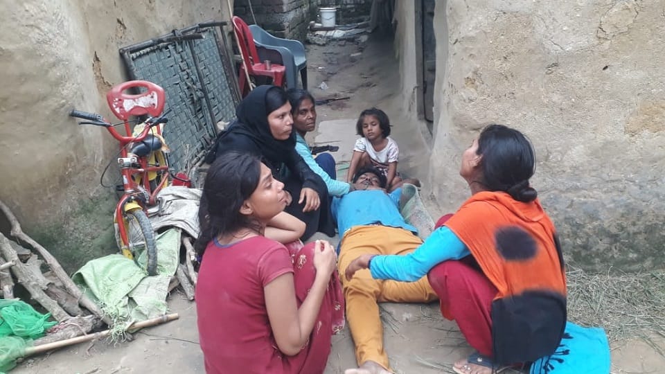 young man slit his neck by slitting woman s throat In Nebua Naurangiya of Kushinagar