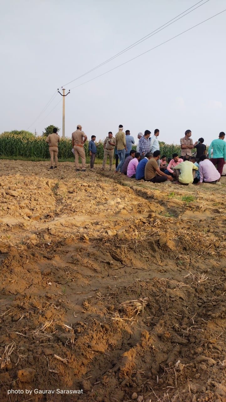 Youth commits suicide by hanging from tree