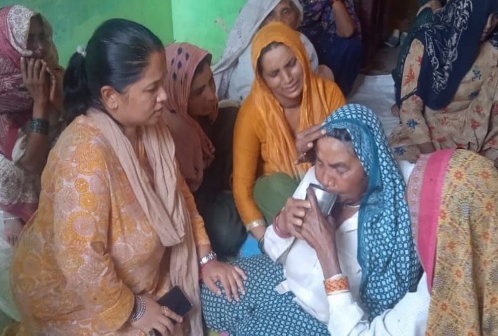 Haridwar poisonous liquor Death case: people crying everywhare in village photos