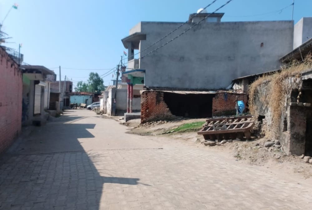 Haridwar poisonous liquor Death case: people crying everywhare in village photos