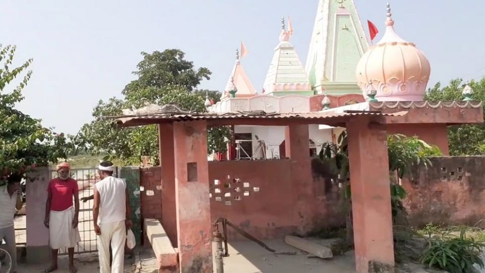 Newborn baby was found tied in bag at gate of temple in Nachraun village of Yamunanagar