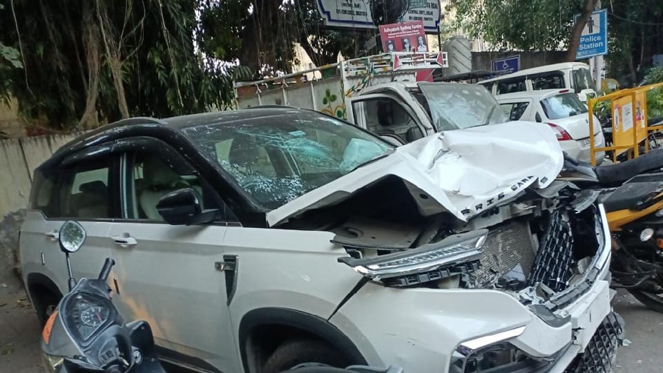 swiggy food delivery boy killed after a minor driver hit his bike by SUV at Desh Bandhu Gupta road