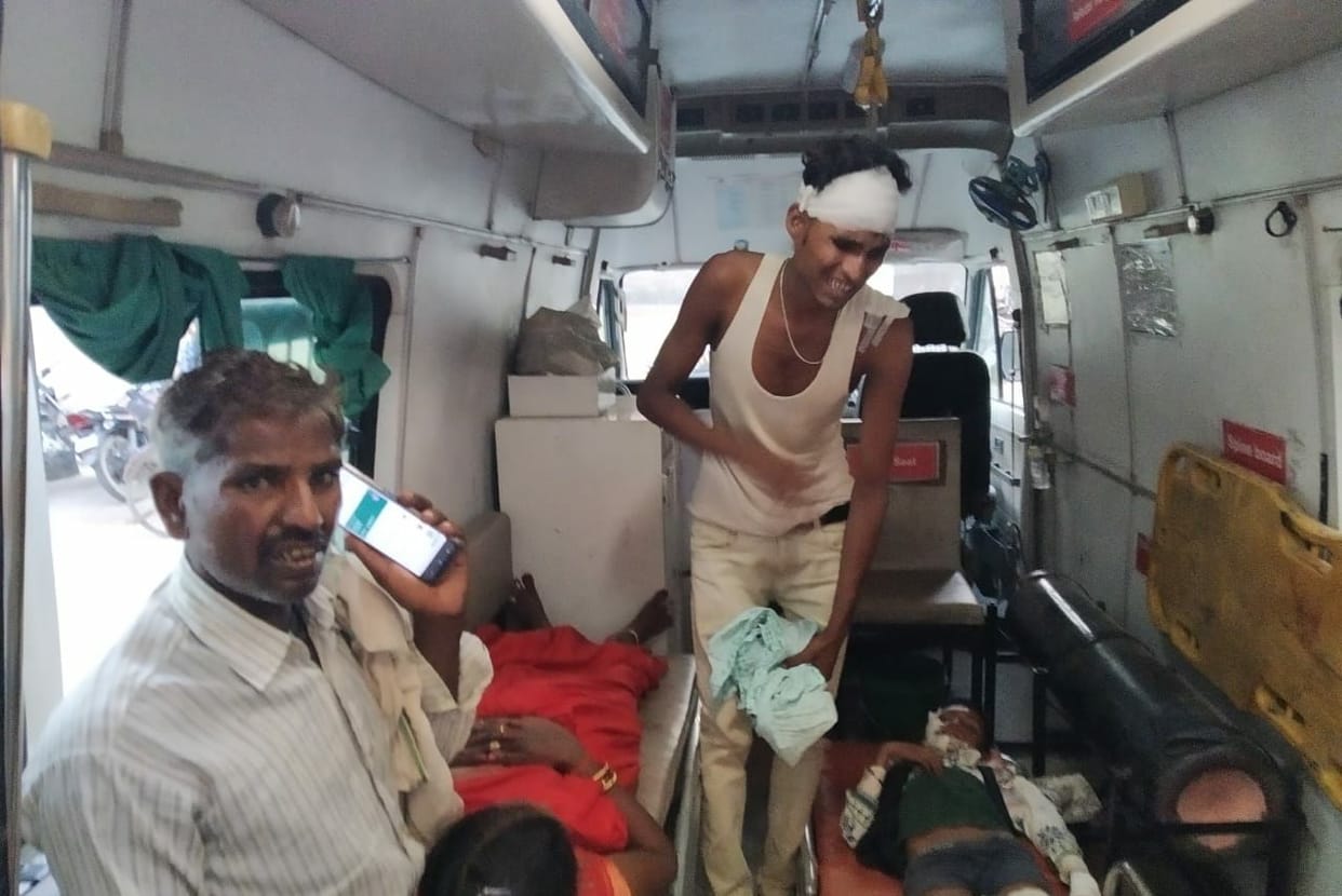 Banda: 20 devotees seriously injured after tractor trolley overturns