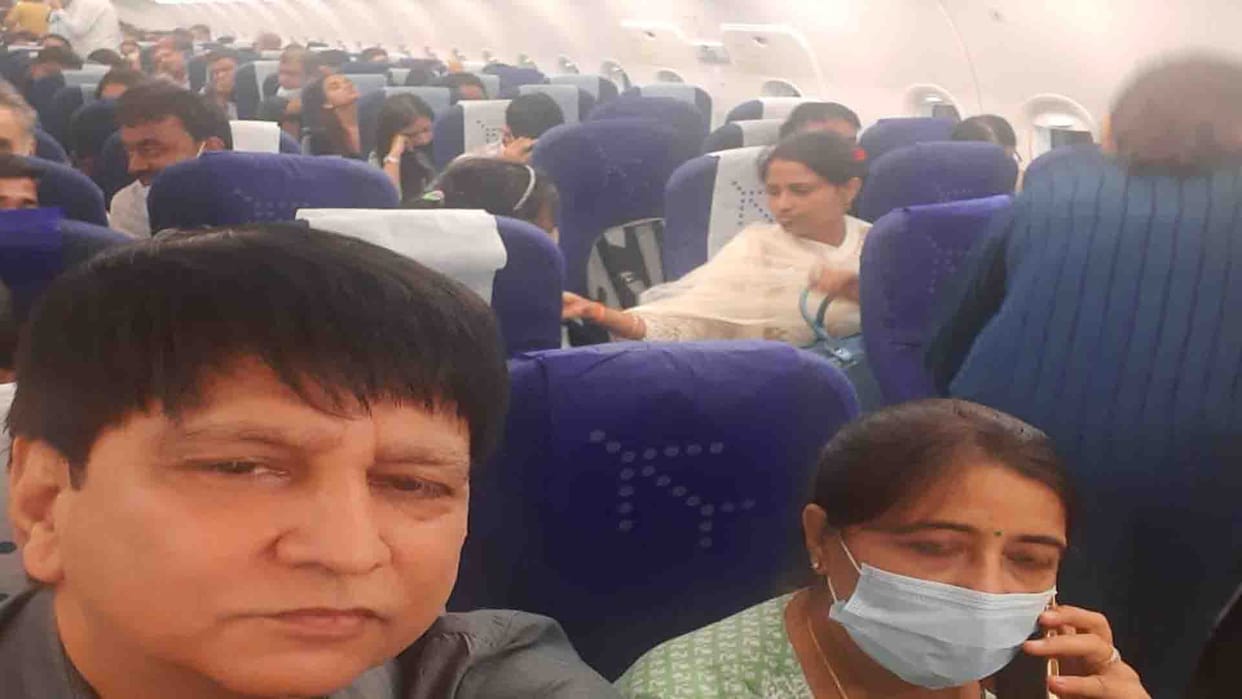 flight passengers flying in air for one hour and flight land in surat