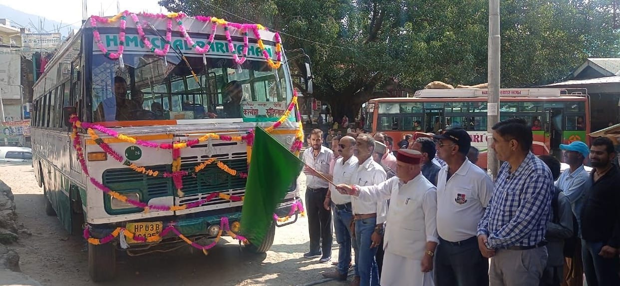 mandi news himachal news karsog mahunag vil kanda bus started today