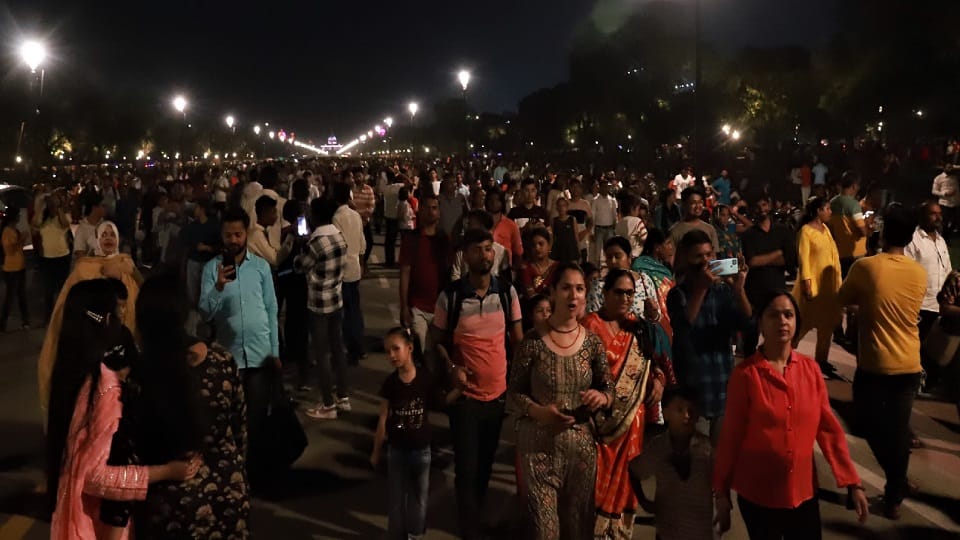 People gathered on the kartavya path on Sunday enjoyed the lighting and outing