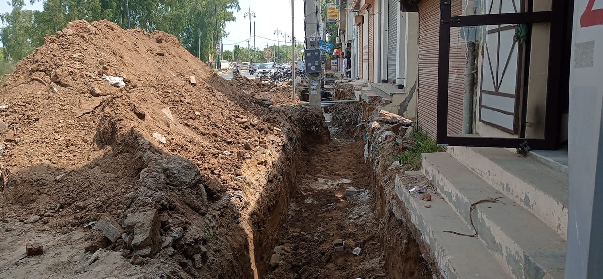 Road sprinkling salt on wounds, construction of drain, Kurukshetra