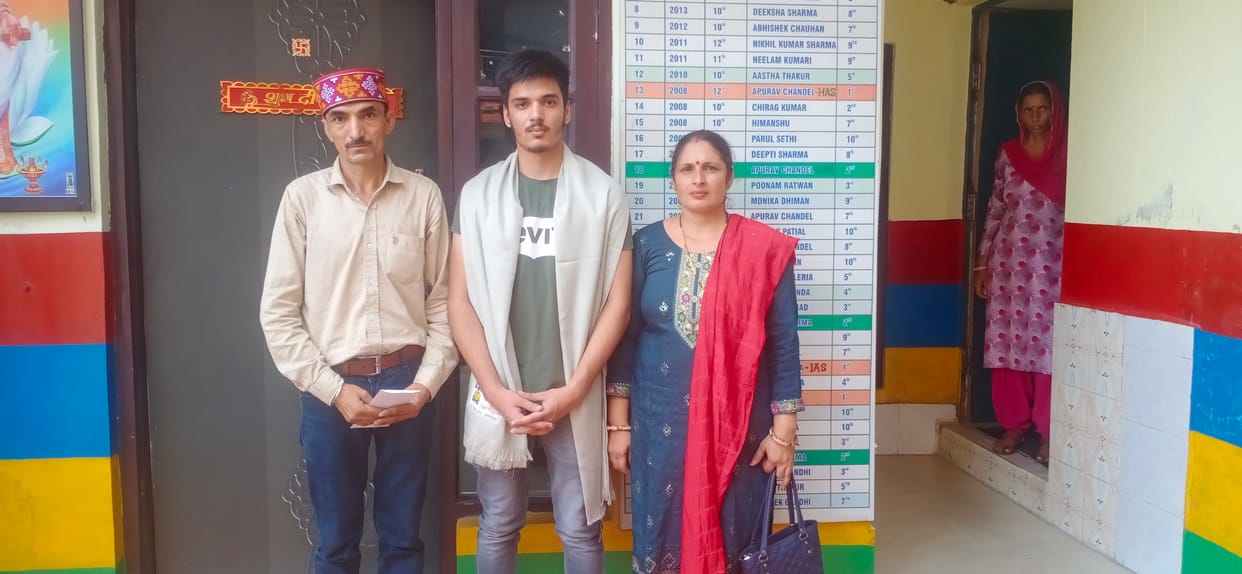 sales man son pass neet examination in gumarwin bilaspur-paresnts feel happy