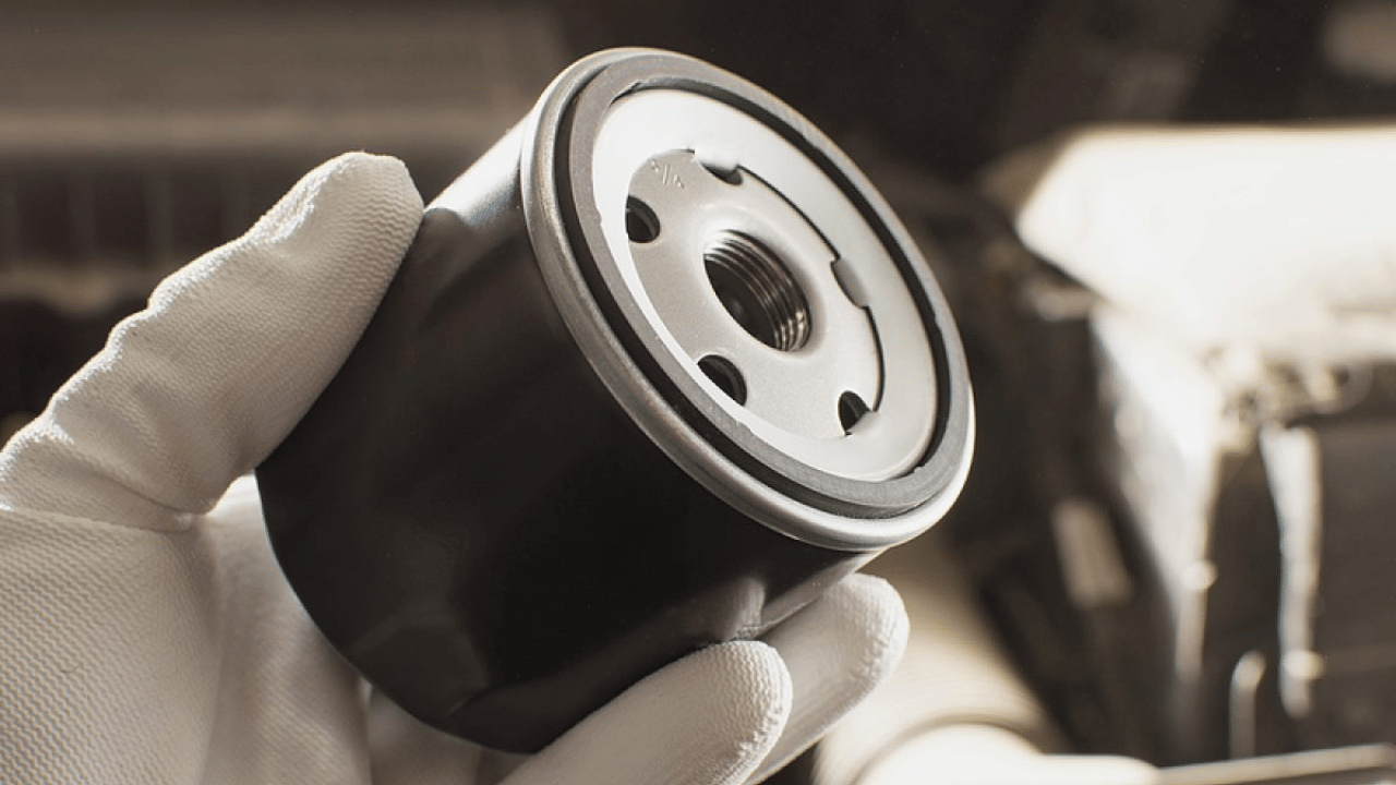 Car safety tips about oil filter fuel filter air filter ac filter service and solutions in Hindi