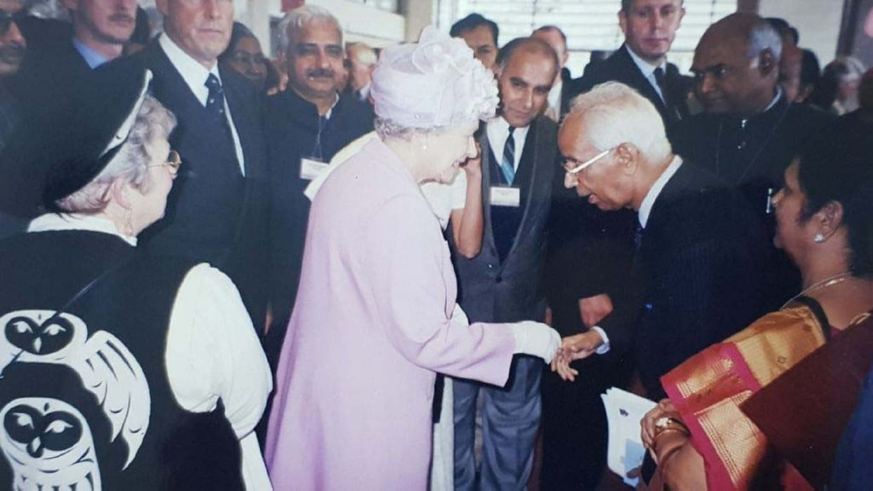 Former governor shared memories Elizabeth did not even realize that she is the Queen