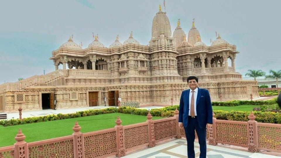 Union Minister Piyush Goyal visited Swaminarayan Mandir in Los Angeles