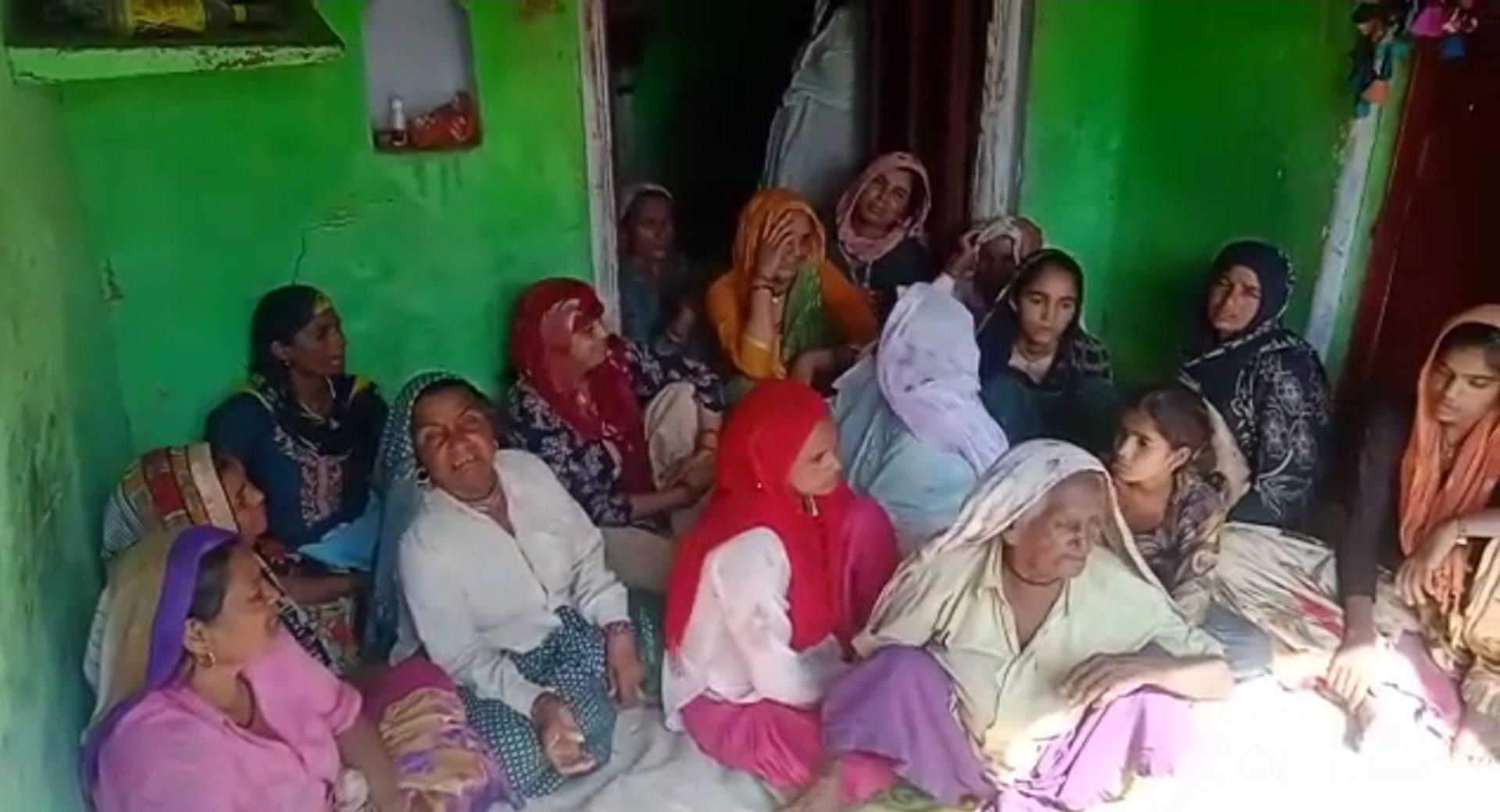 Raw alcohol Haridwar deaths raw liquor Village crematorium excise department Uttarakhand latest news in hindi