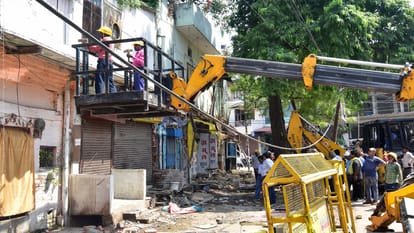 after the death of five people, the dilapidated part of the buildings demolished