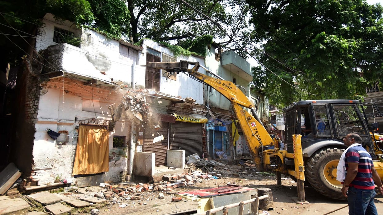 after the death of five people, the dilapidated part of the buildings demolished