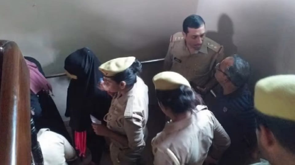 Police Arrested Ten People Including Five Girls In Hotel in Badaun Search continues for hotel owner