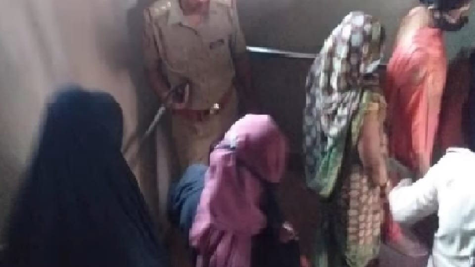 Police Arrested Ten People Including Five Girls In Hotel in Badaun Search continues for hotel owner