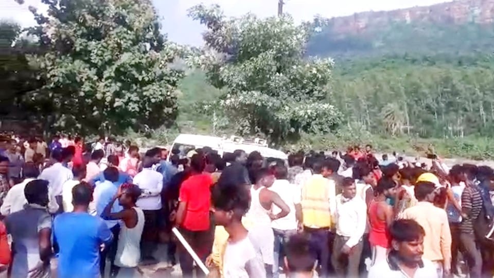 Katni: Rape of three-year-old girl, accused absconding from police custody, angry people jammed